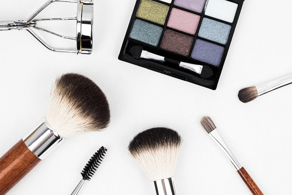Shape Tape Concealer Choosing the Right Shade for Each Purpose